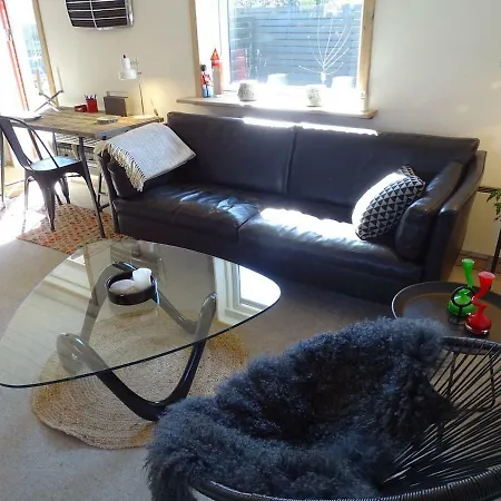 Fin Med Lukket Have Apartment